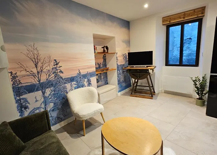 Maison De Village A Proximite De Montalbert Ла-Плань